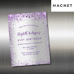 Lila-lyxen vid silver vid födelsedagen magnetisk inbjudningskort<br><div class="desc">En giftig och feminin-magnetisk 21:a (eller någon ålder) födelsedagsfest-inbjudan. På framsidan: En trendig faux silver tittar bakgrund. Dekorerad med mörkens lila och violet faux glitter,  gnistor. Anpassa och lägg till information om namn,  party. Namn är skrivet med ett handskript stil,  lila färgad brev.</div>