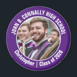 Lila Marching Band Photo High School Spirit Magnet<br><div class="desc">Den här coolan har skräddarsytt högskoleband med foto med vit typografi av ditt team och namn på en lila magnet. Anpassa dig med ditt student-foto och klassår som en stolt förälder. Ett mamma och pappa kan bära dessa knappar till konkurrens och spel.</div>