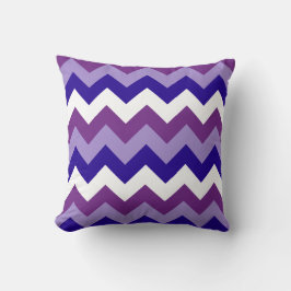 Lila, Mauve, Blue, White Diagonal Chevrons Kudde
