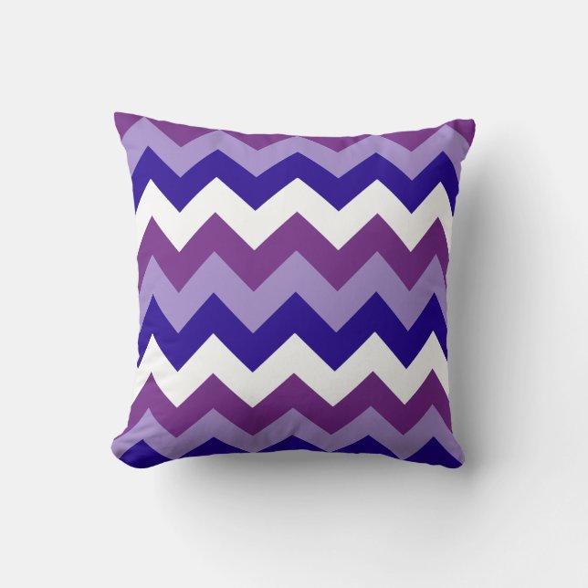 Lila, Mauve, Blue, White Diagonal Chevrons Kudde (Framsida)