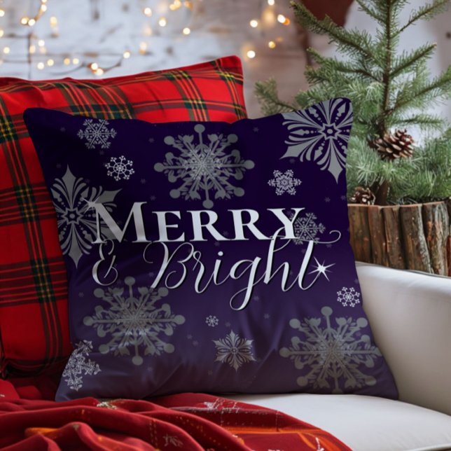 Lila Merry och Bright Snöflingor jul Kudde (Purple Merry and Bright Snowflakes Christmas Throw Pillow)