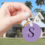 Lila Monogram Första Namn - enkel klassisk Nyckelring<br><div class="desc">En enkel och klassisk design där du kan lägga till det första namn och det första.</div>