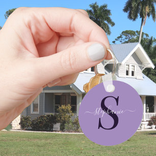 Lila Monogram Första Namn - enkel klassisk Nyckelring