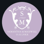 Lila Monogrammed Wedding Wedding Stickers Runt Klistermärke<br><div class="desc">Lägg till en liten elegans till bröllop med de här monokulärvigorna, som har en klassisk monogrammad vapensköld i ett mjukt lila. Dessa klistermärken är designade för ett modernt, minimalistiskt estetiskt estetiskt, och är perfekt för en sommar bröllop, och tillför en snyggt som avslutar hand vid bröllopsfavörer och kuvertsälar. Anpassa med...</div>