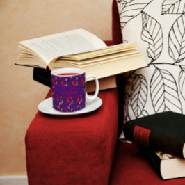 Lila mönster vildblommor rödvallmokaffe mugg