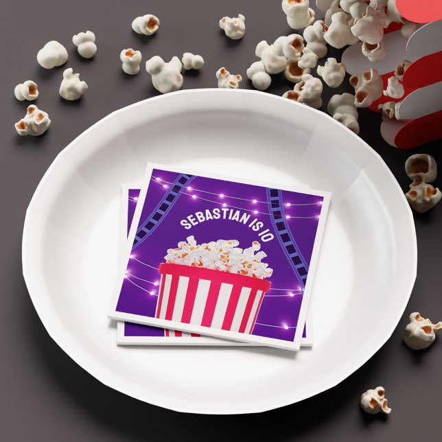 Lila Movie Night Popcorn Box Barns födelsedag Part Pappersservett (Purple Movie Night Popcorn Box Kids Birthday Party Napkins)