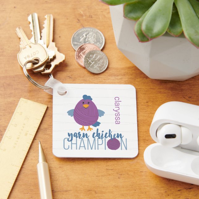 Lila- och Blue Yarn Chicken Champion Nyckelring (Skrivbord)
