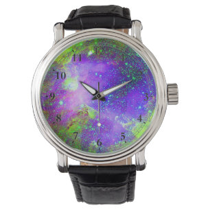 lila och grönt Galaxy Nebula rymdavbildning. Armbandsur