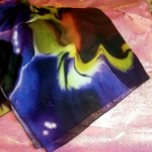 Lila och Gult Passion Chiffon Scarf<br><div class="desc">Den vackra chiffonslöjan har en abstrakt utformning för lila och gult. Den här designen är en utskriven bild av en akrylmålning. Det finns en matchande väska tillgänglig med samma design.</div>