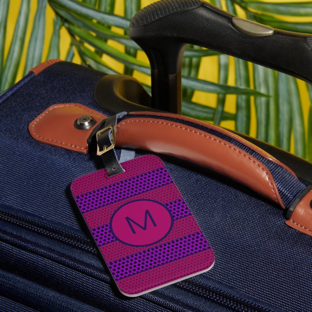 Lila och Magenta Mönster Randig Monogram Bagagebricka (Framsida Insitu 1)