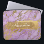 Lila och marmor med guldolja och Glitter Laptop Fodral<br><div class="desc">Lila Lavendar och Marble med Guld Foil och Glitter Elegant Monogram Namn Fodral. Det här fodral kan anpassas så att det inkluderar ditt första namn.</div>