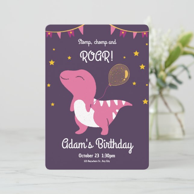 Lila och rosa dinosaurie födelsedagsinbjudan inbjudningar (Stående Fram)