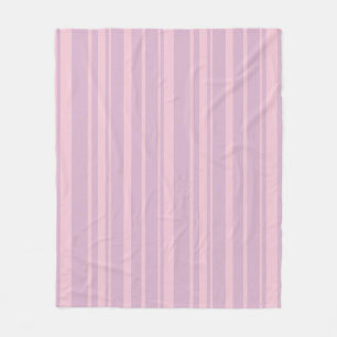 Lila och rosa linjemönster fleecefilt