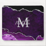 Lila och Silver Marble Agate Musmatta<br><div class="desc">Den här musmattan har en elegant och en glamorös marmorbakgrund med geode gemstone-detaljer och faux silver glitter-accents. Monogrammet kombinerar handskript och modernt sans serif typsnitt för ett klassigt och sofistikerat utseende. Detta kommer att bli den idealiska presenten eftersom den kan anpassas med namn och en början. De djupa lilorna gör...</div>