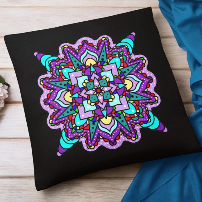 Lila och svart, mystikfärgad Mandala Kudde (Skapare uppladdad)