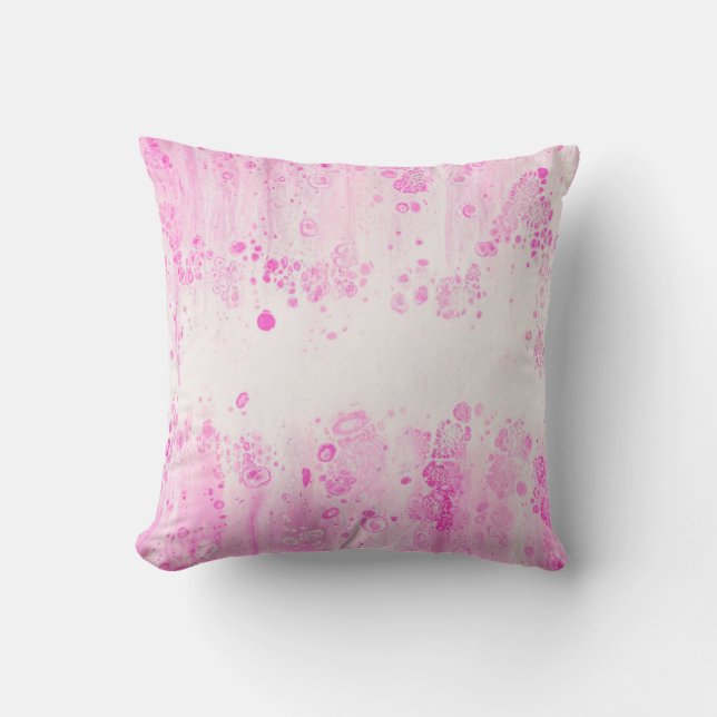 LILA OCH SVART POLKA DOT TEXTILE KUDDE (Framsida)