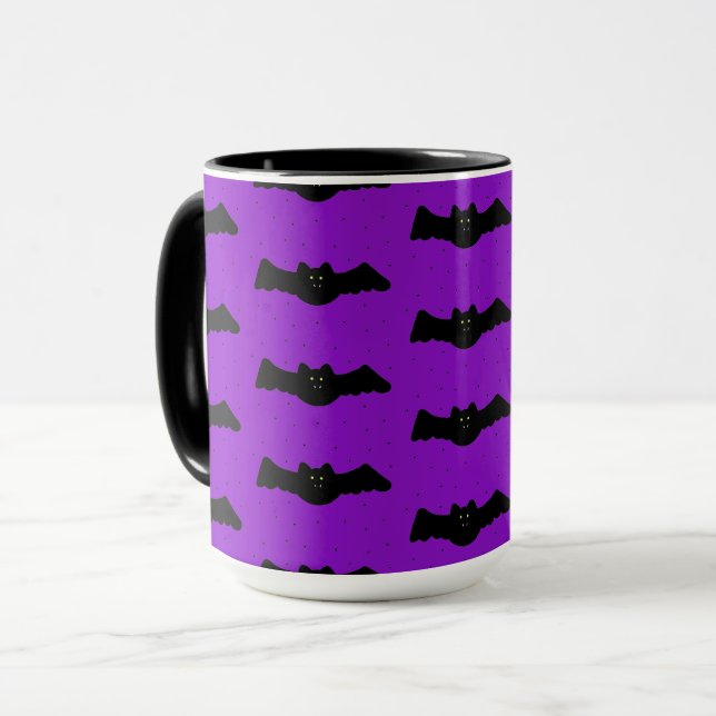 Lila och svarta Halloween-fladdermöss Mugg (Framsida vänster)