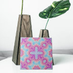 Lila och turkos Ethnic Kaleidoscopic Mönster Kakelplatta<br><div class="desc">En exquisitera keramisk platta med en invecklad och fängslande utformning. Detta mästerverk visar en harmonisk blandning av abstrakter som är sömlöst sammanvävda och som uppvisar ett mesmarsande mönster. Våldsamma nyanser av lila, beige och turkos är ett bra sätt att skänka elegans och allure. Öka ditt utrymme med den här dekorativa...</div>