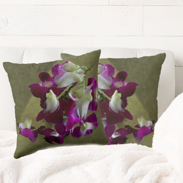 Lila och vit Orchids Vackra Blommigt Grönt Kudde (Skapare uppladdad)