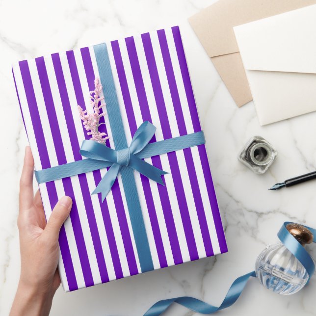 Lila och vita ränder presentpapper (Gifting)