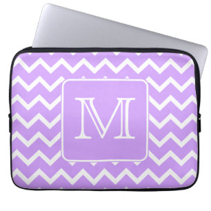 Lila- och vitsparredesign. Beställnings- Monogram Laptop Fodral