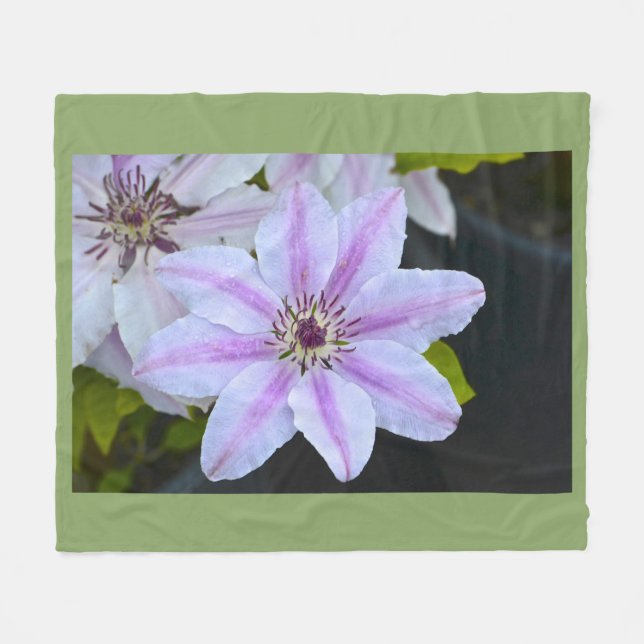 Lila och White Clematis Fleecefilt (Framsidan (Horisontell))