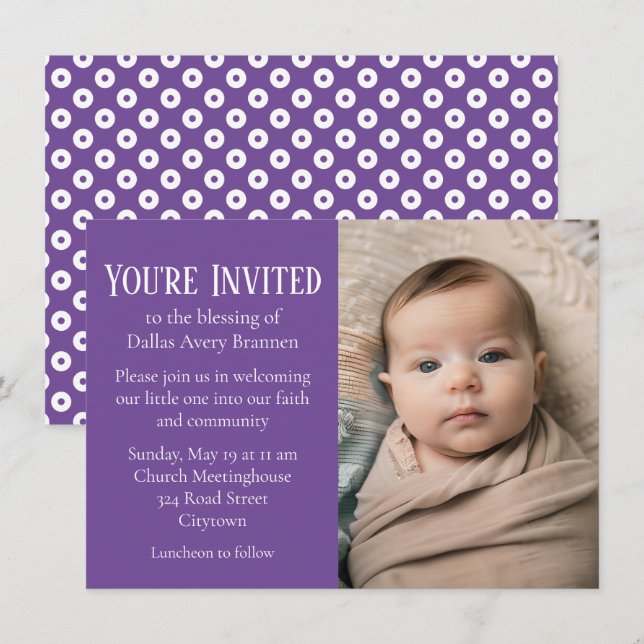 Lila och White Polka-dot Photo Baby Blessing Inv. Inbjudningar (Fram/baksida)