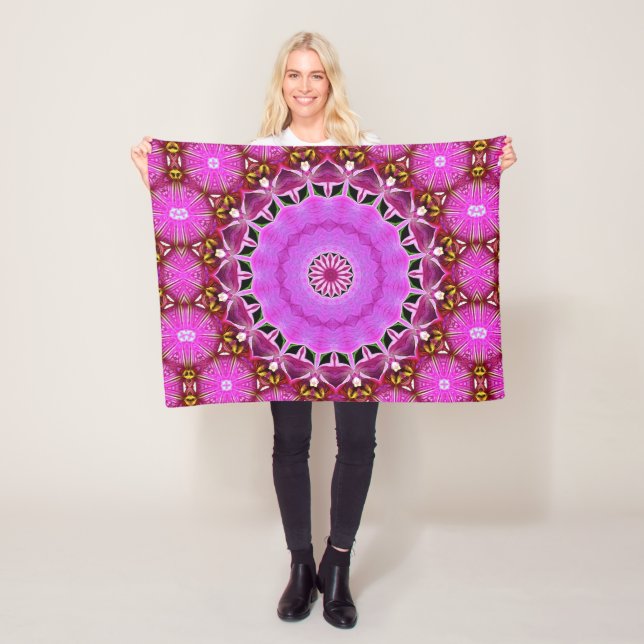 Lila Orchid Mandala nr 4 Fleece Blanket (På plats)