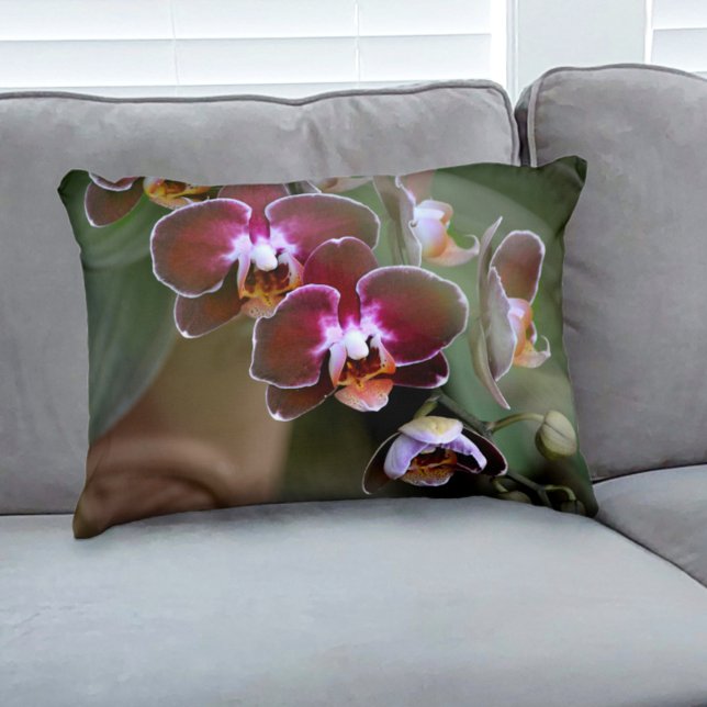 Lila Orchids Botaniskt Blommigt Fotografiskt Prydnadskudde (Skapare uppladdad)