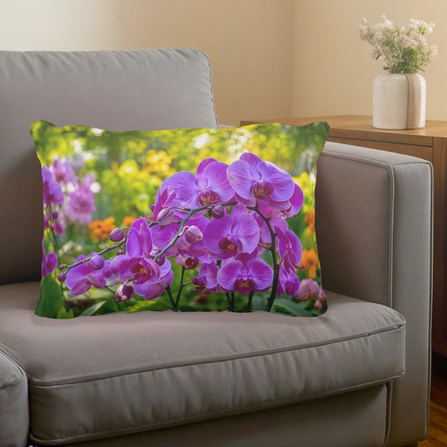 Lila orkidéer accentkudde prydnadskudde (Accent pillow with purple orchids)