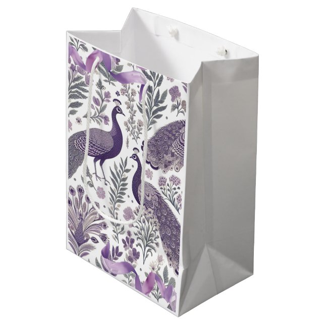 Lila Peacock Toile Gift Bag (Framsidan Vinklad)