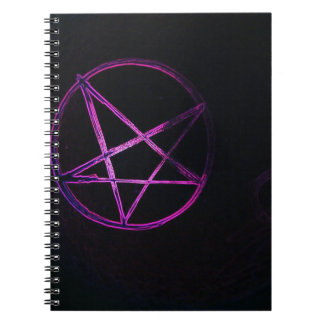 lila pentagram anteckningsbok