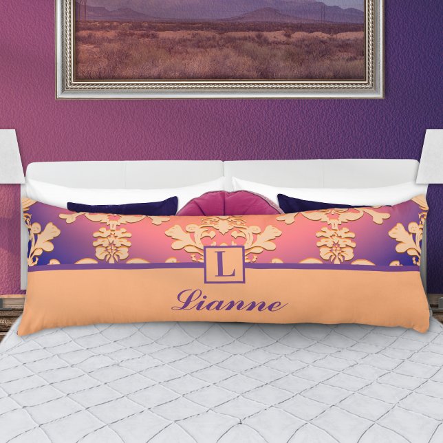 Lila Persika Damask Monogram Personligt Namn Kroppskudde (Skapare uppladdad)