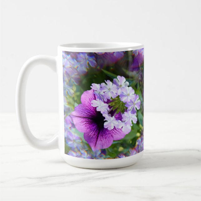 Lila Petunia och blommor 15 oz kaffe mugg (Vänster)