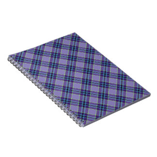 Lila Play Tartan 1 i skuggor av Lavender & Blue Anteckningsbok