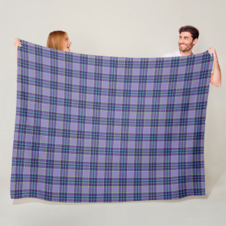 Lila Play Tartan 1 i skuggor av Lavender & Blue Fleecefilt