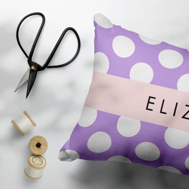 Lila Polka dots, Polka Dot Mönster, ditt namn Prydnadskudde (Skapare uppladdad)