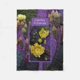 Lila Prickly Pear Opuntia Cactus Gula blommor Fleecefilt