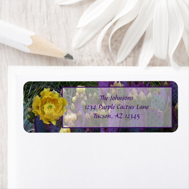 Lila Prickly Pear Opuntia Cactus Gula blommor Returadress Etikett (Insitu)
