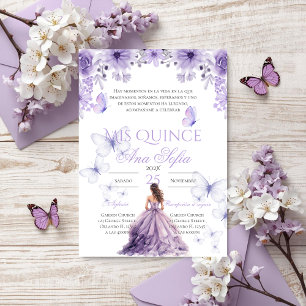Lila quinceañera-inbjudan med fjärilar inbjudningar