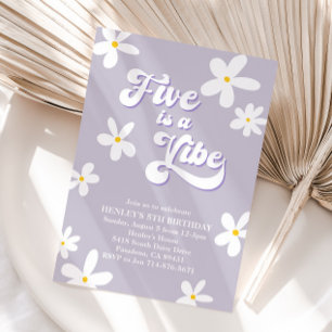 Lila Retro-Daisy fem är en vibe-födelsedag Inbjudningar