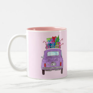 Lila Retro Fiat 500 med julklappar Två-Tonad Mugg