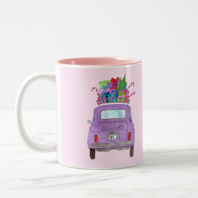 Lila Retro Fiat 500 med julklappar Två-Tonad Mugg (Vänster)