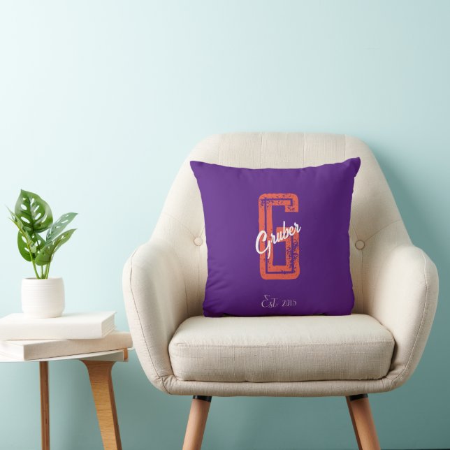 Lila Retro Minimalist Modern Monogram Namn Kudde (Stol)