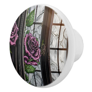 Lila ro bredvid fönstret - gothic stil knopp