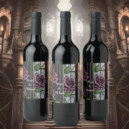 Lila ro bredvid fönstret - gothic stil vinflaska etikett