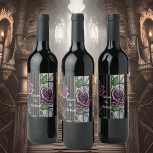 Lila ro bredvid fönstret - gothic stil vinflaska etikett