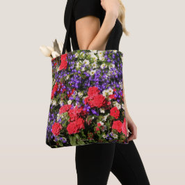 Lila, röda och vita ettåriga blommor tygkasse
