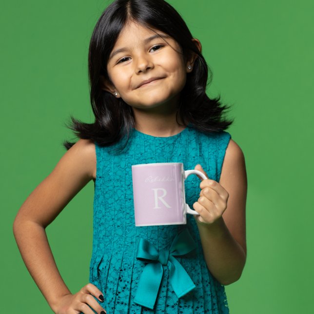 Lila Rosa Anpassa minimalistisk monogram Påsk Kaffemugg (Cute pastel Happy Easter Mug with personalized Monogram on back.  White modern script. Pink purple.)