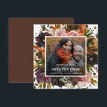 Lila, Rosa, Blommigt av Orange Fotofall Spara Datumet<br><div class="desc">Fetma och dramatiska fall-blommigtar spara datumkortet. Ditt pars foto går i centrum på den här moderna fyrkanten och sparar datumet. Fotot är inramat i vitt och har en bakgrund av blommor från lila, rosa och bränd orange. Det finns ett överlägg på fotot så att du kan läsa texten oavsett vilket...</div>